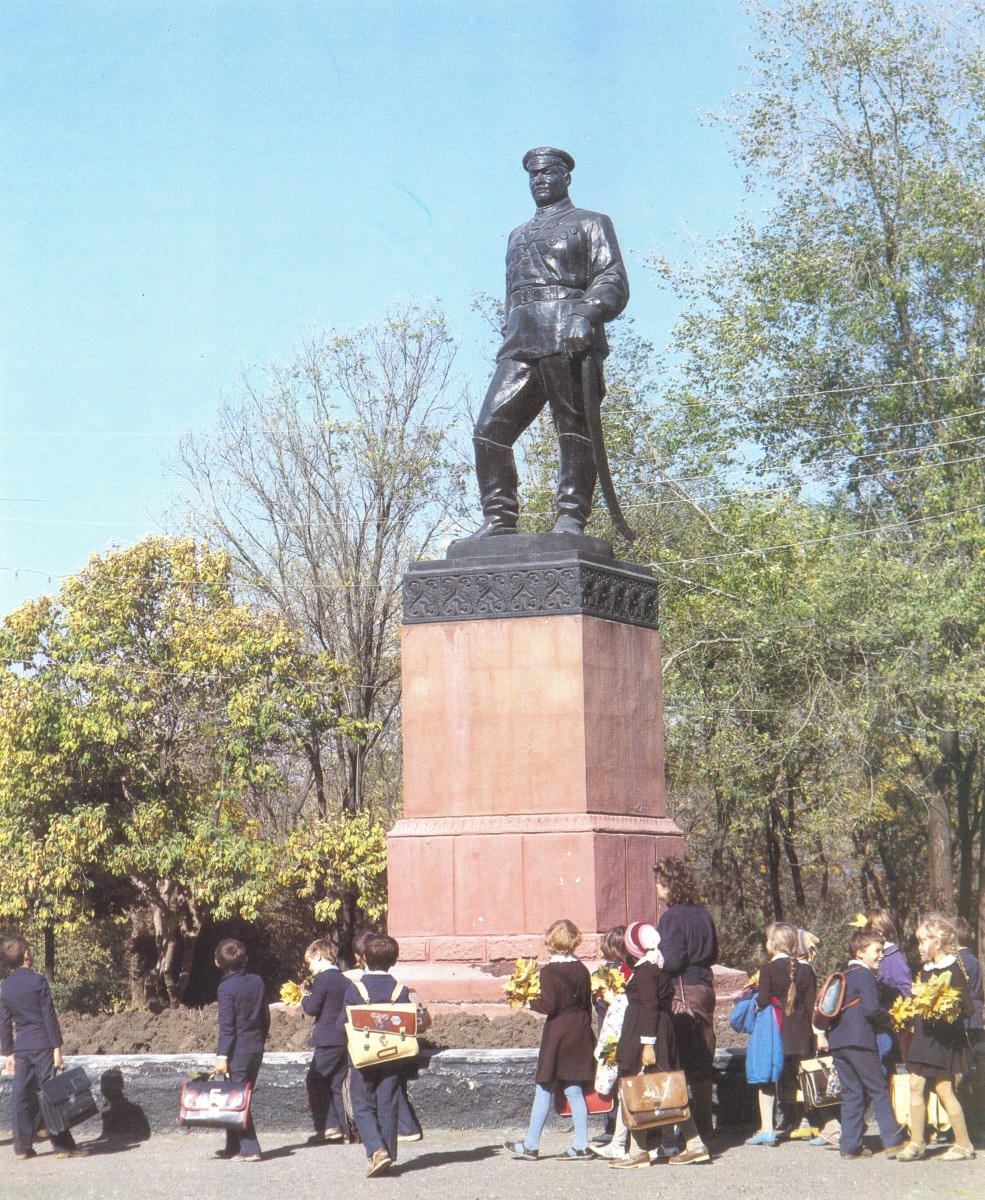 Памятник Г.И.Котовскому